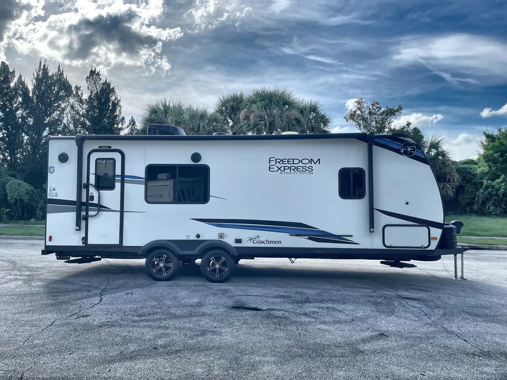 2024 Coachmen Freedom Express Select 31SE, Photos photo 5