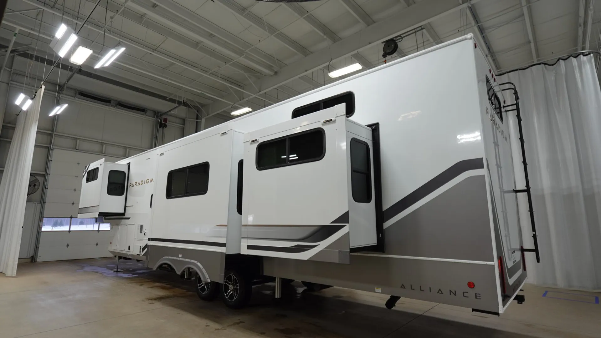 2026 Alliance RV Paradigm 395DS - Photo 4