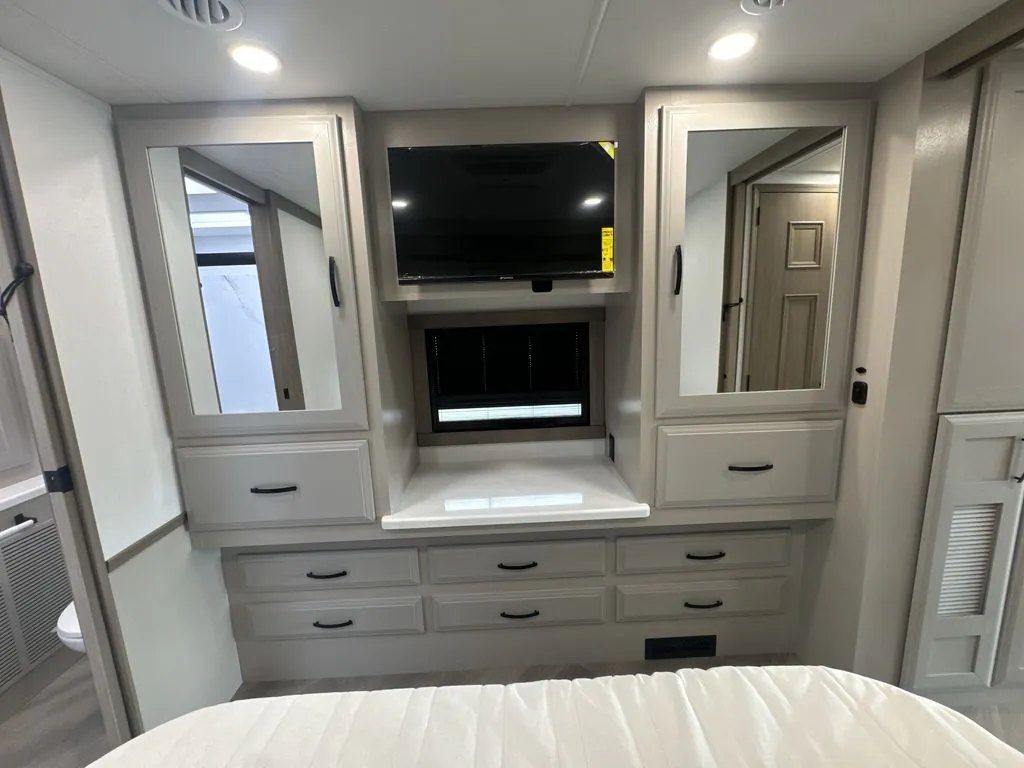 2027 Entegra Coach Emblem 36U, Photos photo 13