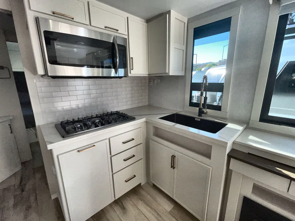 2026 Brinkley Model I 294, Photos photo 18