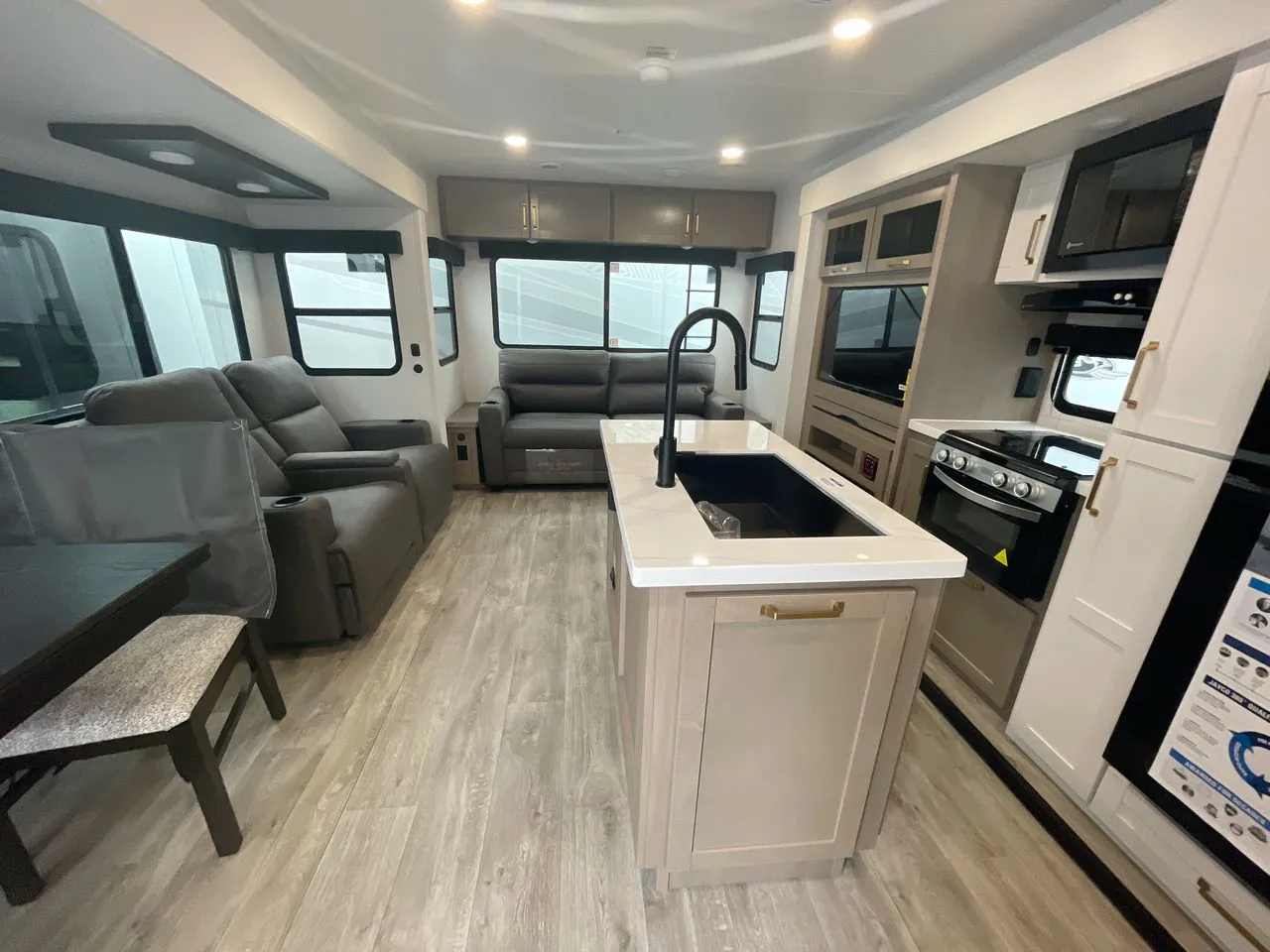 2027 Jayco Eagle 294CKBS - Photo 3