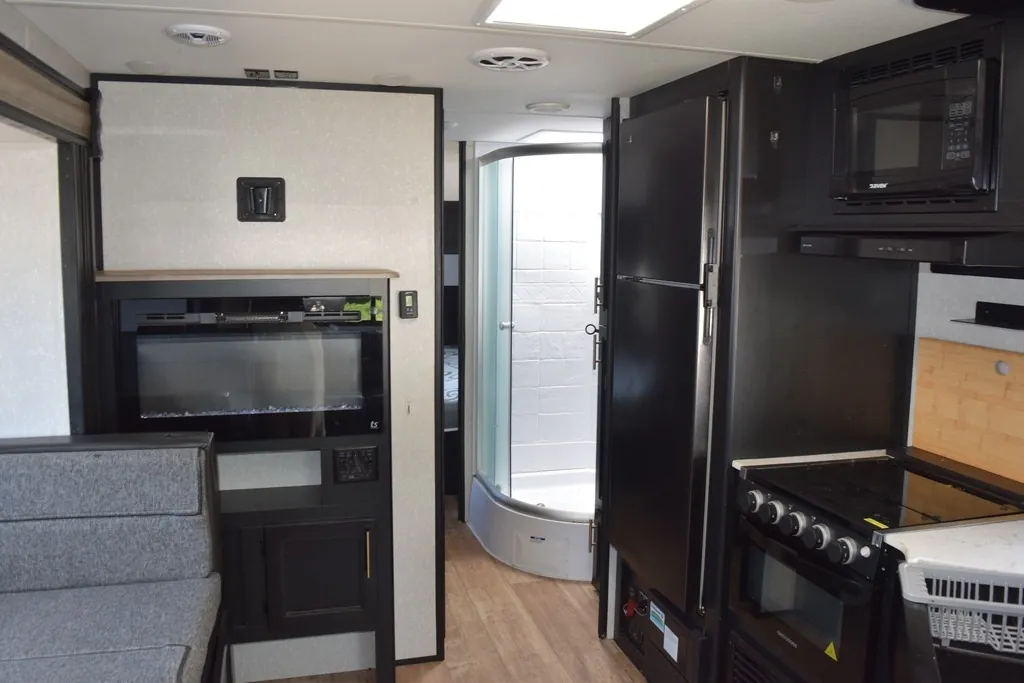 2022 Forest River Cherokee Grey Wolf 23MK — Photo 7