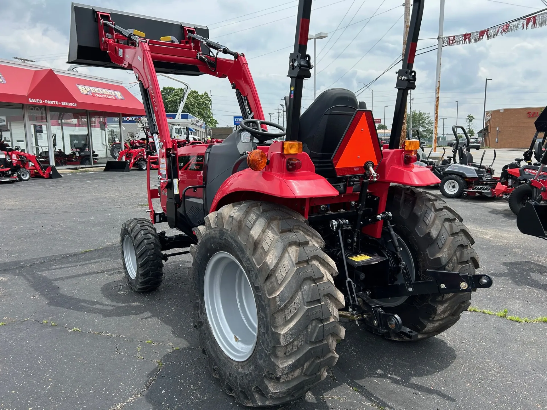 2025 Mahindra 1640 1640 HST - Photo 3
