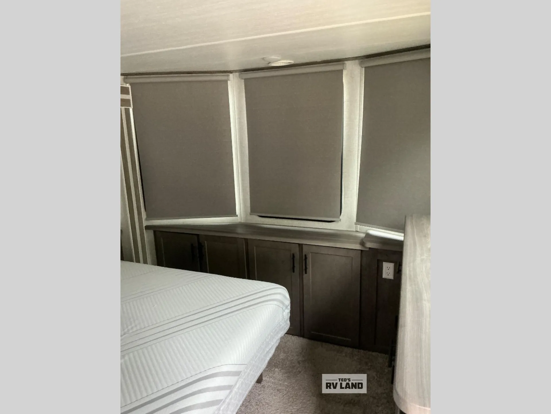 2021 Forest River Salem Grand Villa 42DL — Photo 6