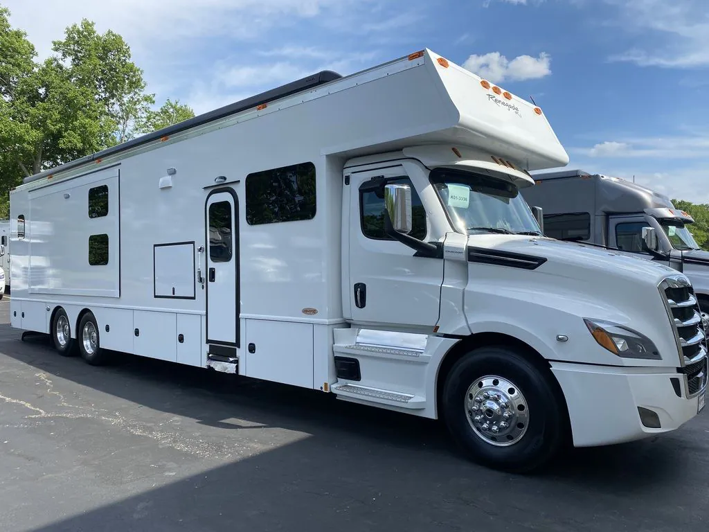 2022 Renegade RV Classic 45CBF - Photo 2