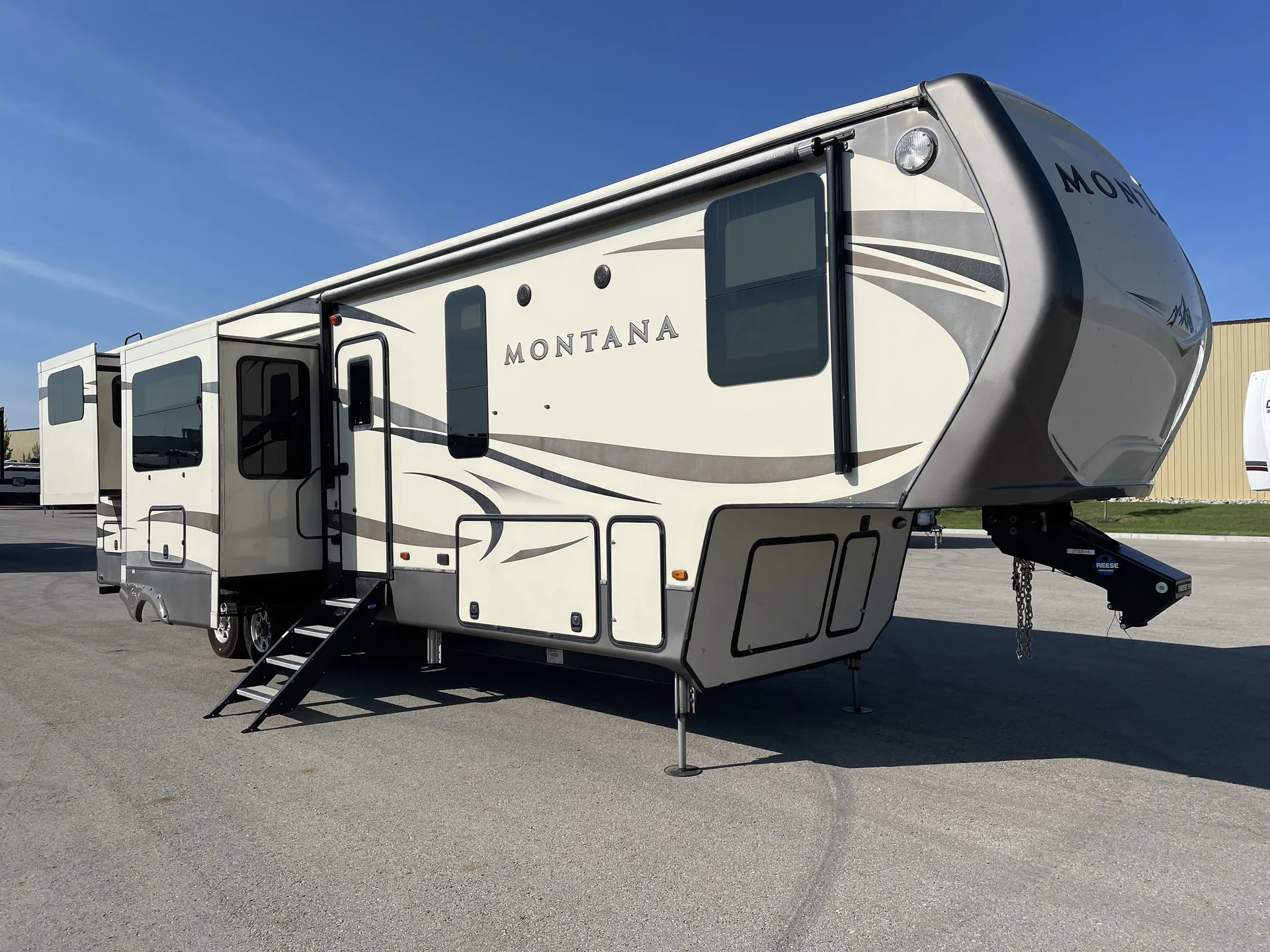 2017 Grand Design Solitude 380FL - Photo 2