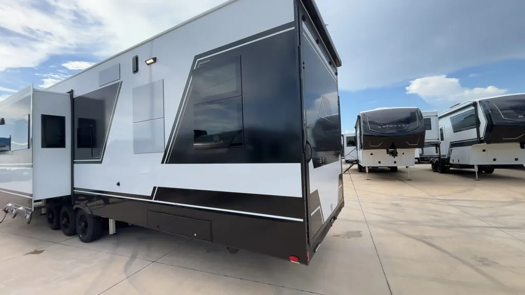 2027 Brinkley Model G 4170, Photos photo 9