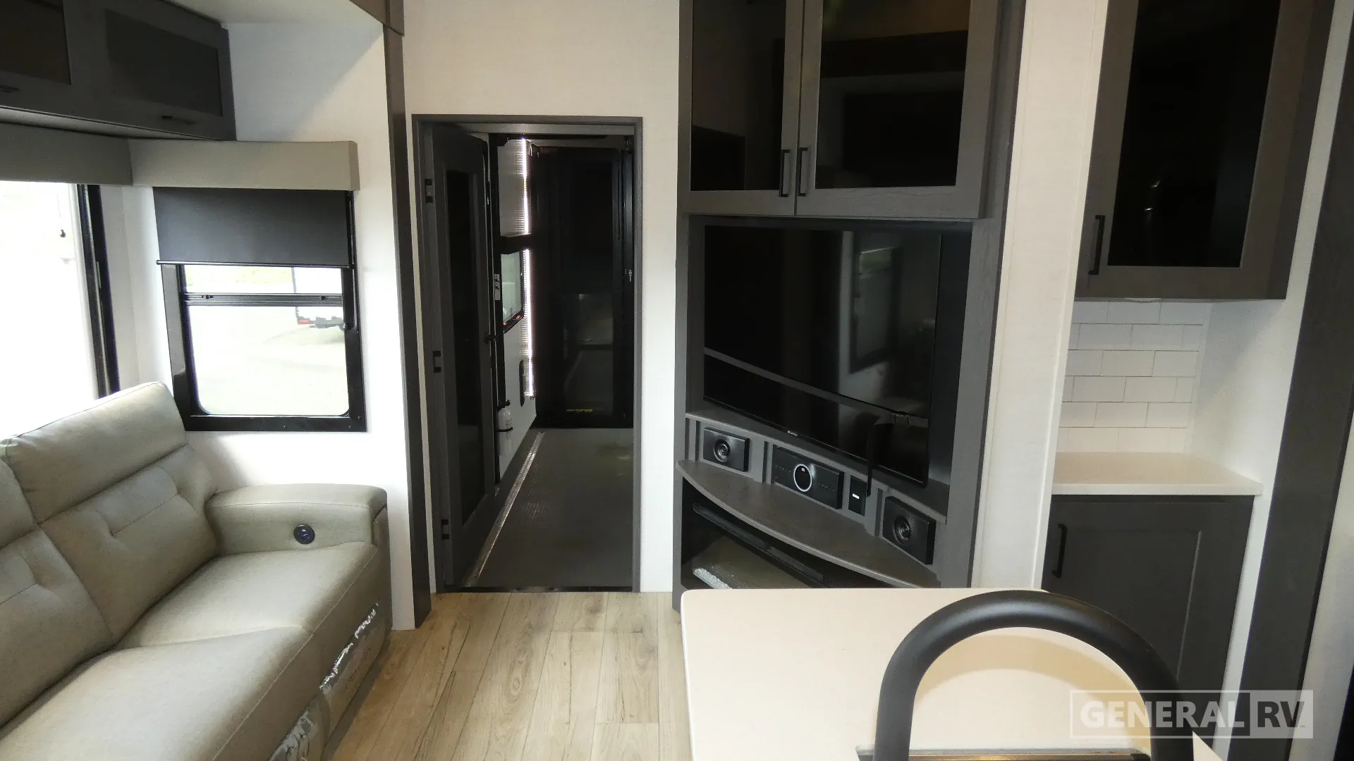 2025 Alliance RV Valor 36V11 - Photo 3