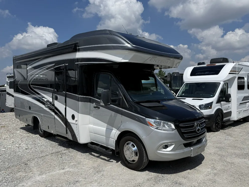 2023 entegra coach Qwest 24N - Photo 2