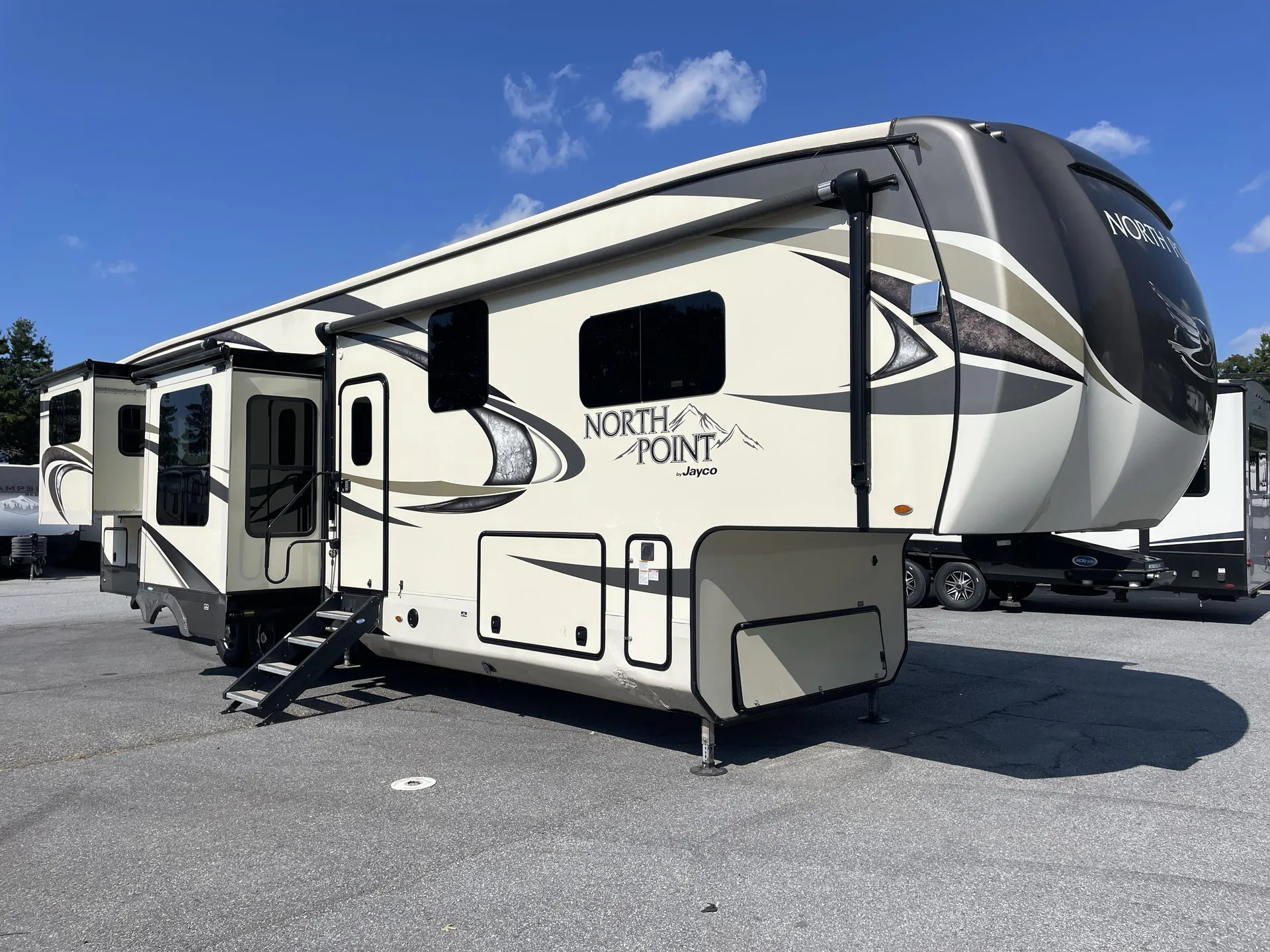 2018 Jayco North Point 387RDFS - Photo 2
