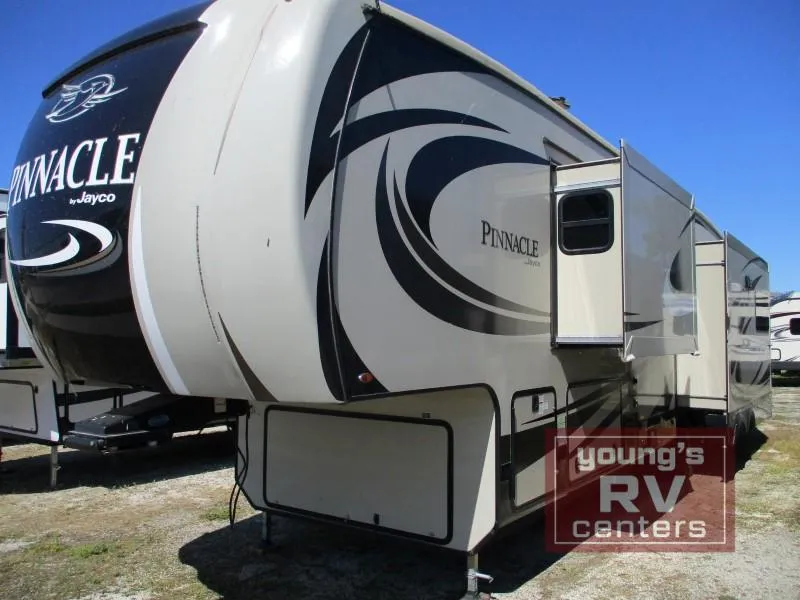 2017 Jayco Pinnacle 36FBTS - Photo 2