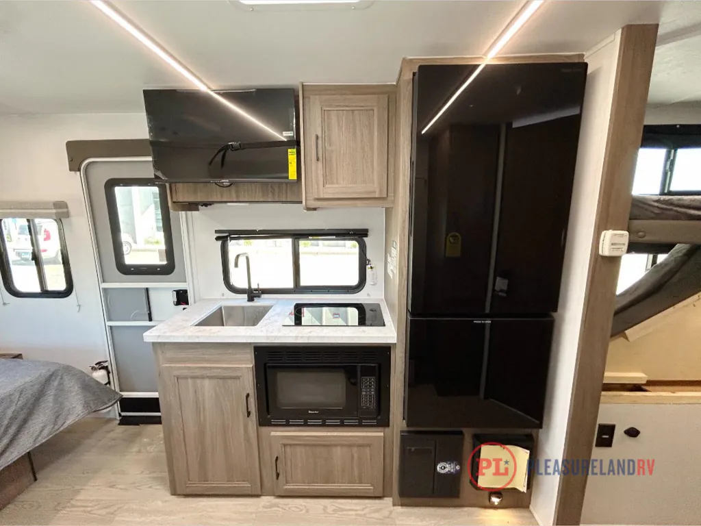 2026 Coachmen Freedom Express Select 21SE, Photos photo 12