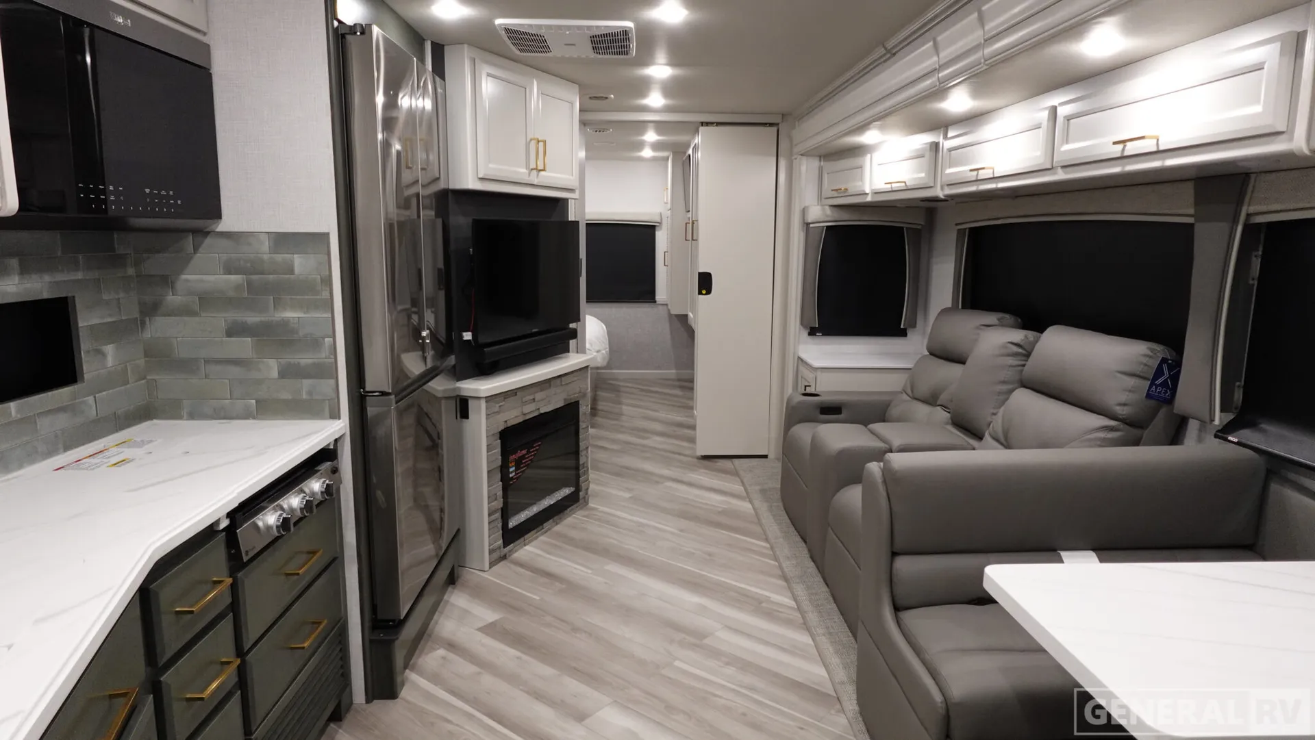2026 Holiday Rambler Vacationer 33C - Photo 3