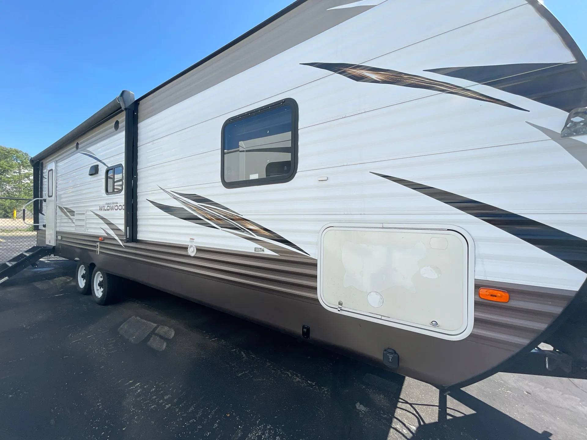 2018 Forest River Wildwood 28RLSS dealer photo 5 from Camping World