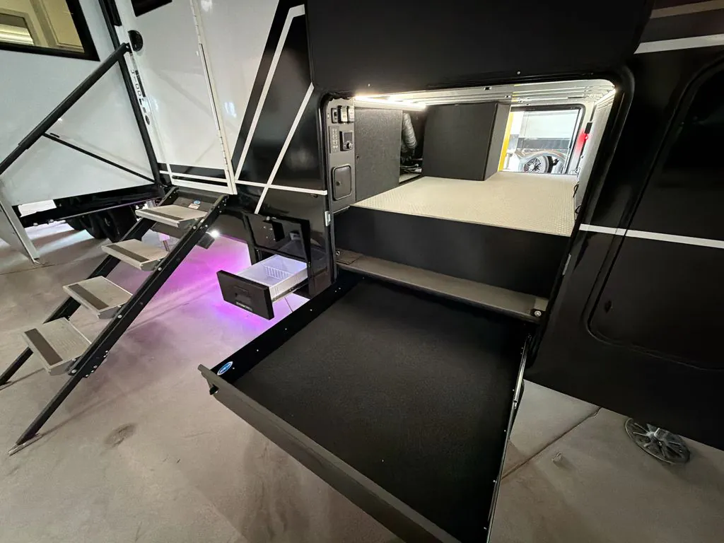 2026 Brinkley Model G 4100, Photos photo 5