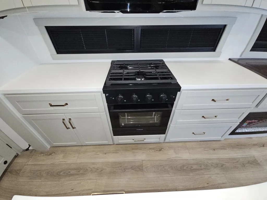 2026 Brinkley Model Z 3420, Photos photo 6