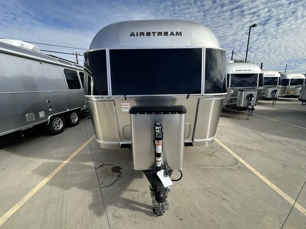 2026 Airstream International 27FB - Photo 3
