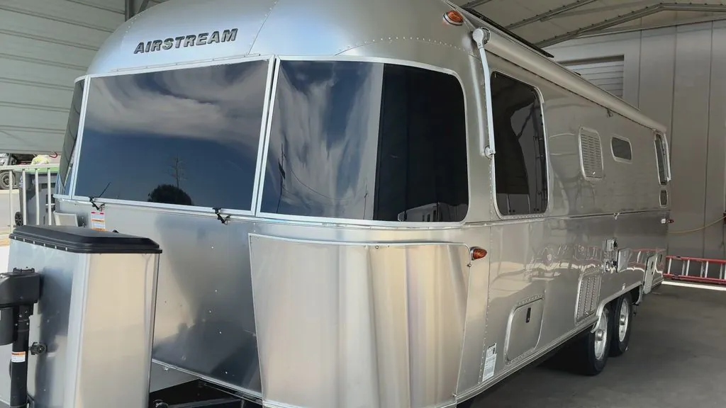 2021 Airstream International 25RB - Photo 4