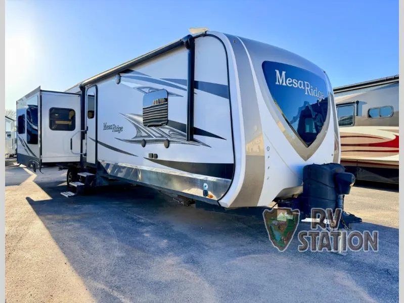 2018 Highland Ridge Mesa Ridge 323RLS - Photo 2