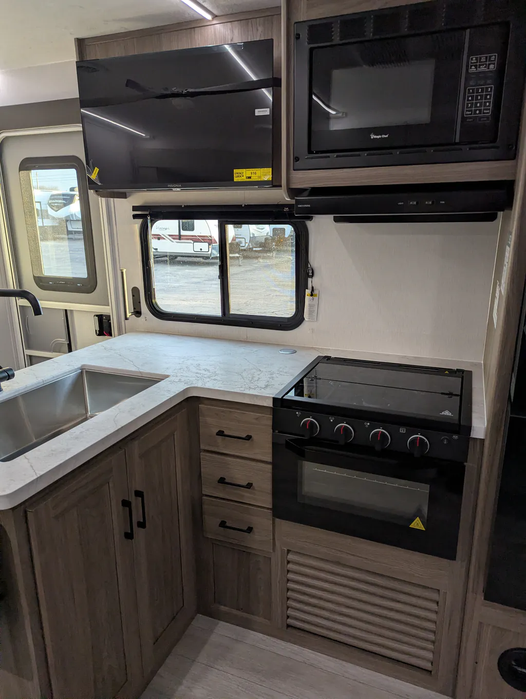 2026 Coachmen Freedom Express Select 30SE, Photos photo 23