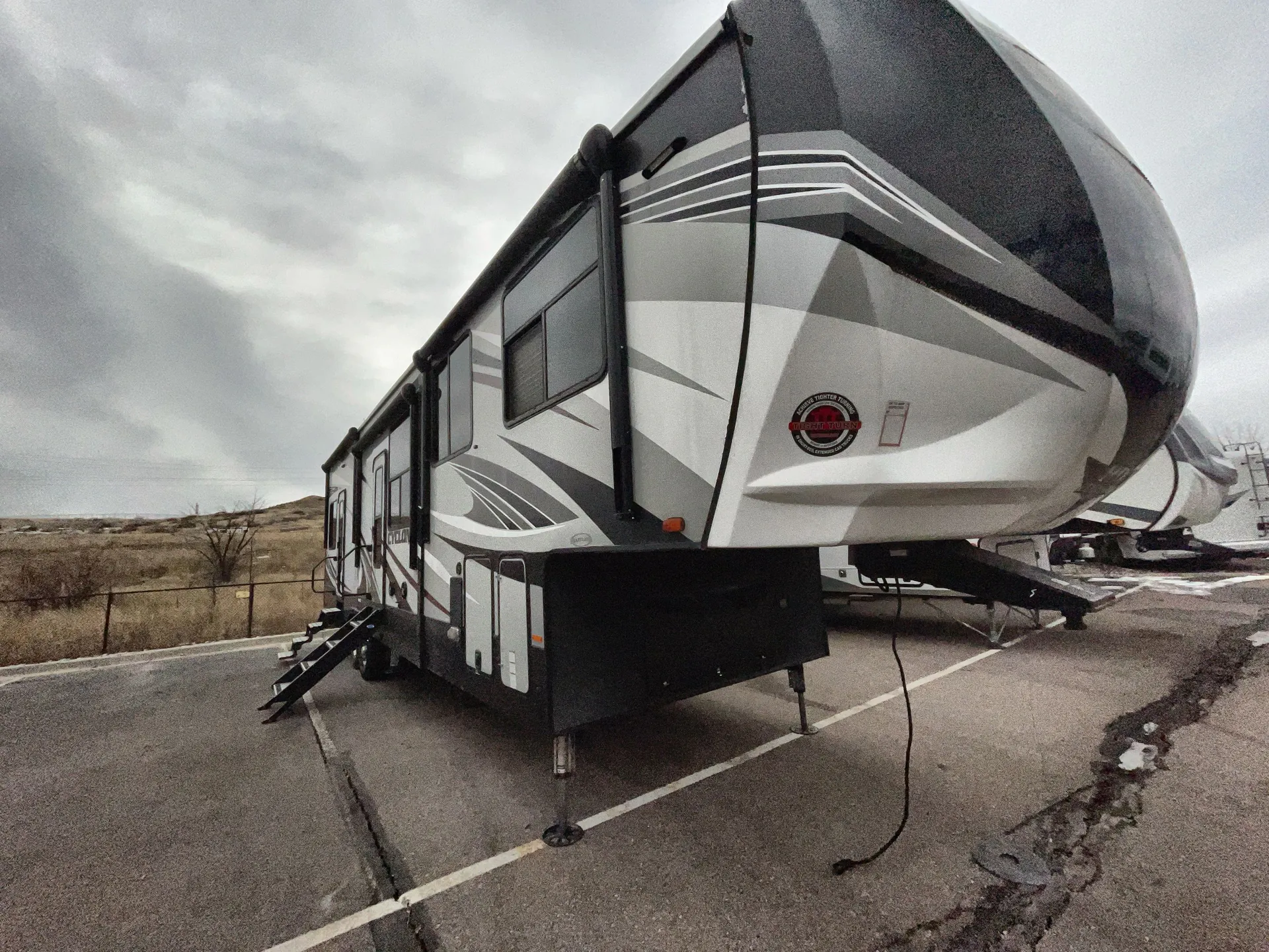 2018 Heartland Cyclone 3600 - Photo 2