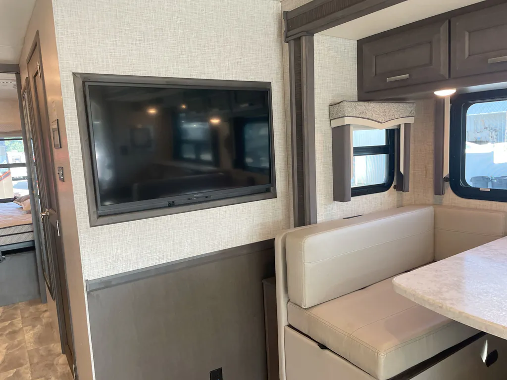 2023 Thor Motor Coach Challenger 35MQ, Photos photo 13