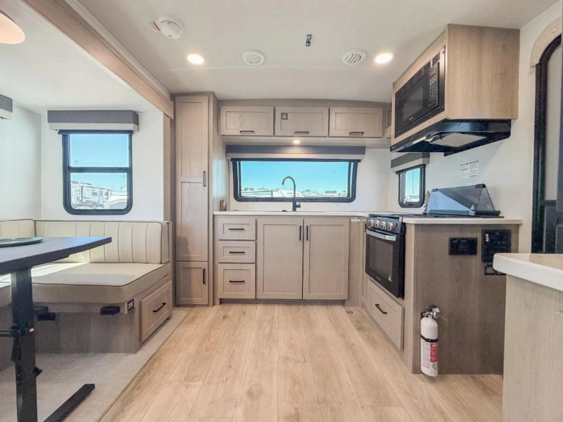 2026 Forest River Rockwood Mini Lite 2506FK — Photo 5