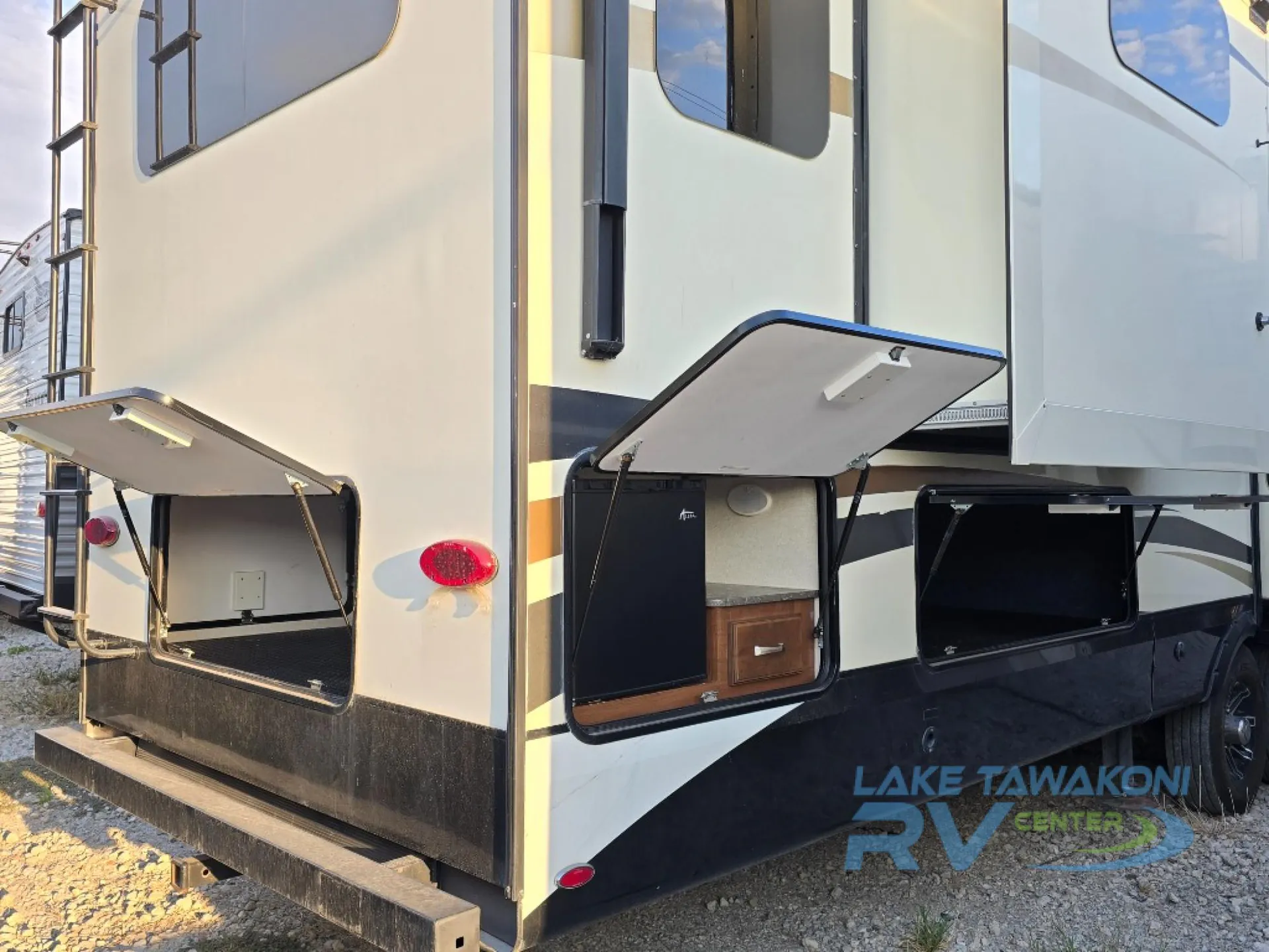 2017 Jayco North Point 387RDFS - Photo 4