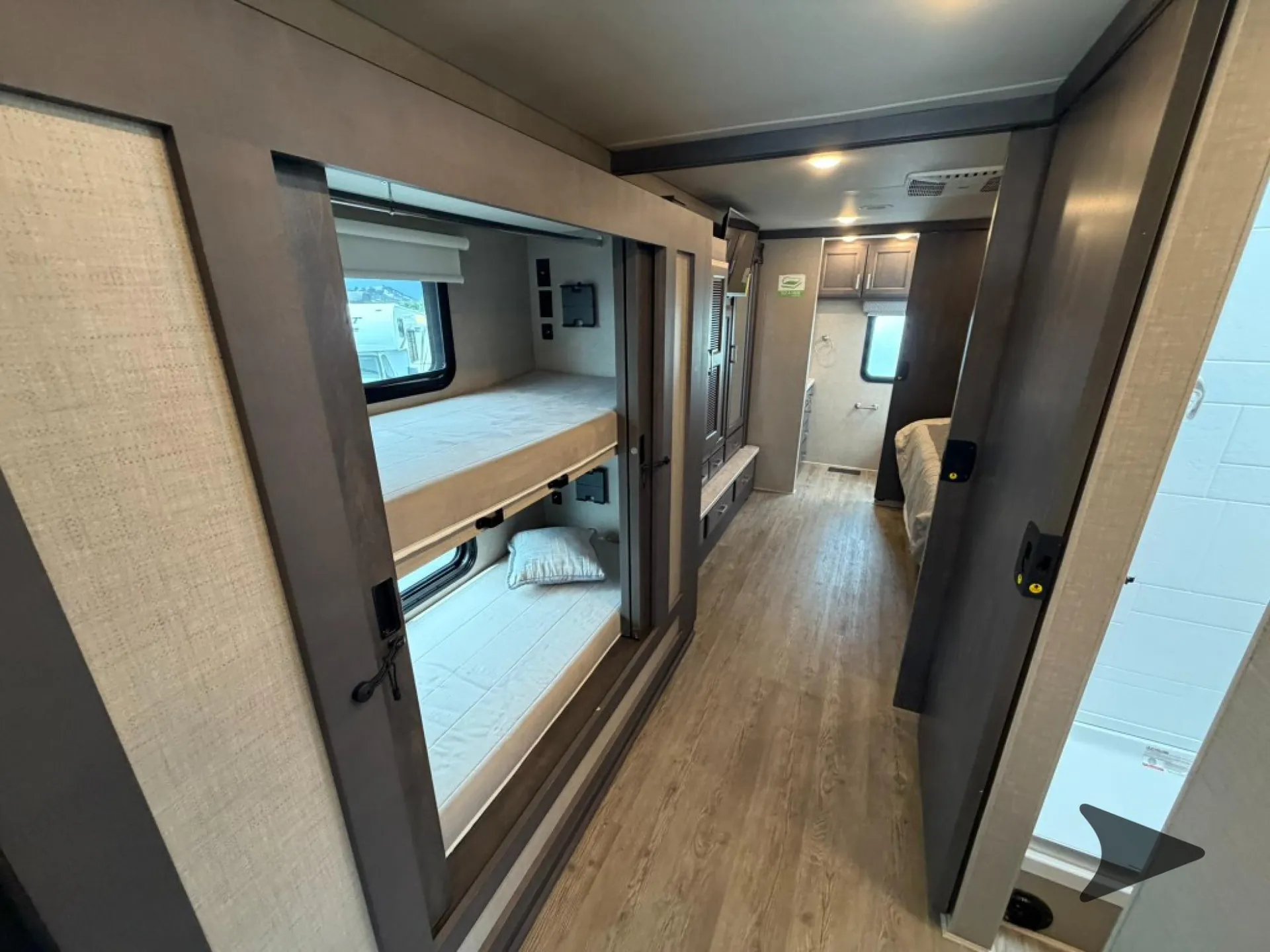 2023 Thor Motor Coach Miramar 37.1 - Photo 4
