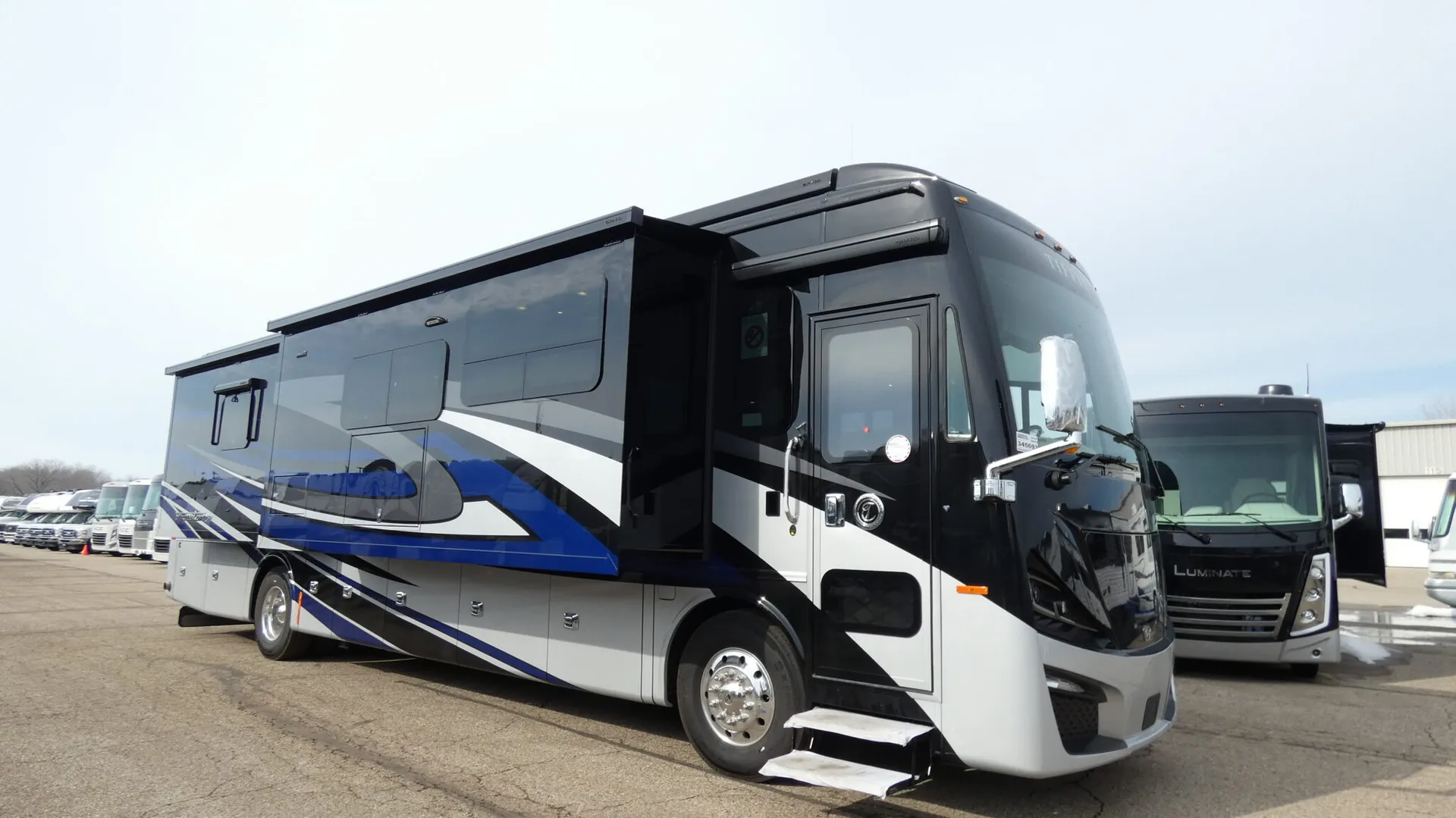 2026 Tiffin Phaeton 40 IH - Photo 2