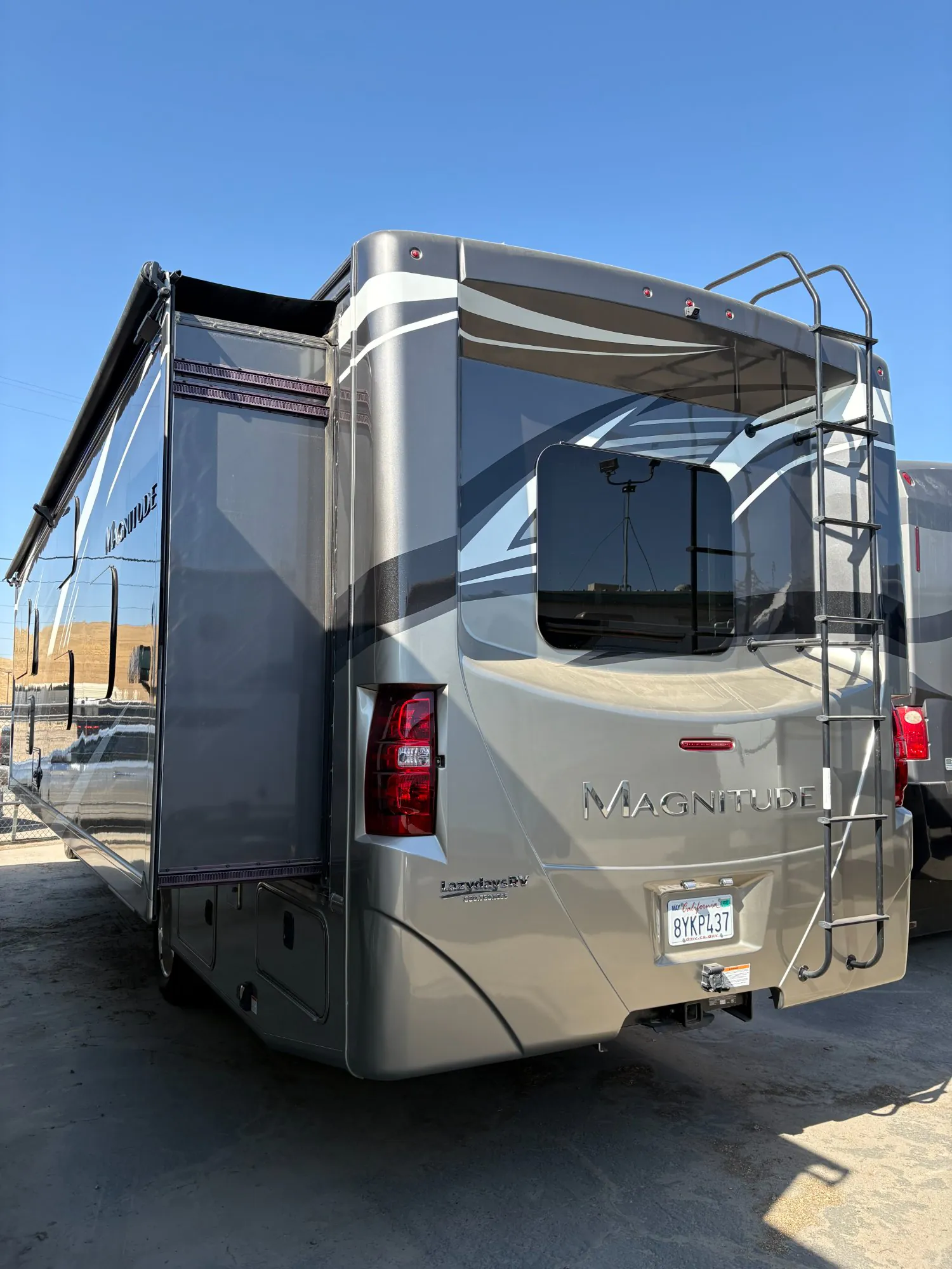 2022 Thor Motor Coach Magnitude RB34 - Photo 4