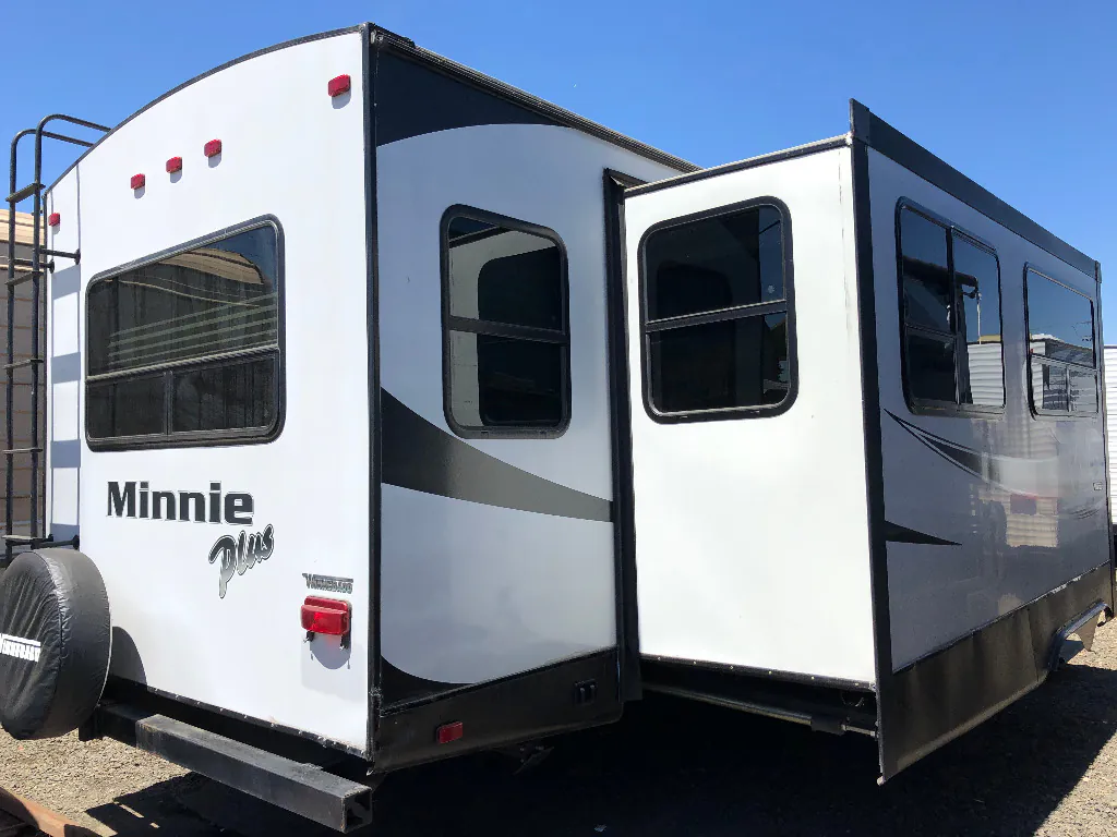 2018 Winnebago Industries Towables Minnie Plus 30RLSS - Photo 4