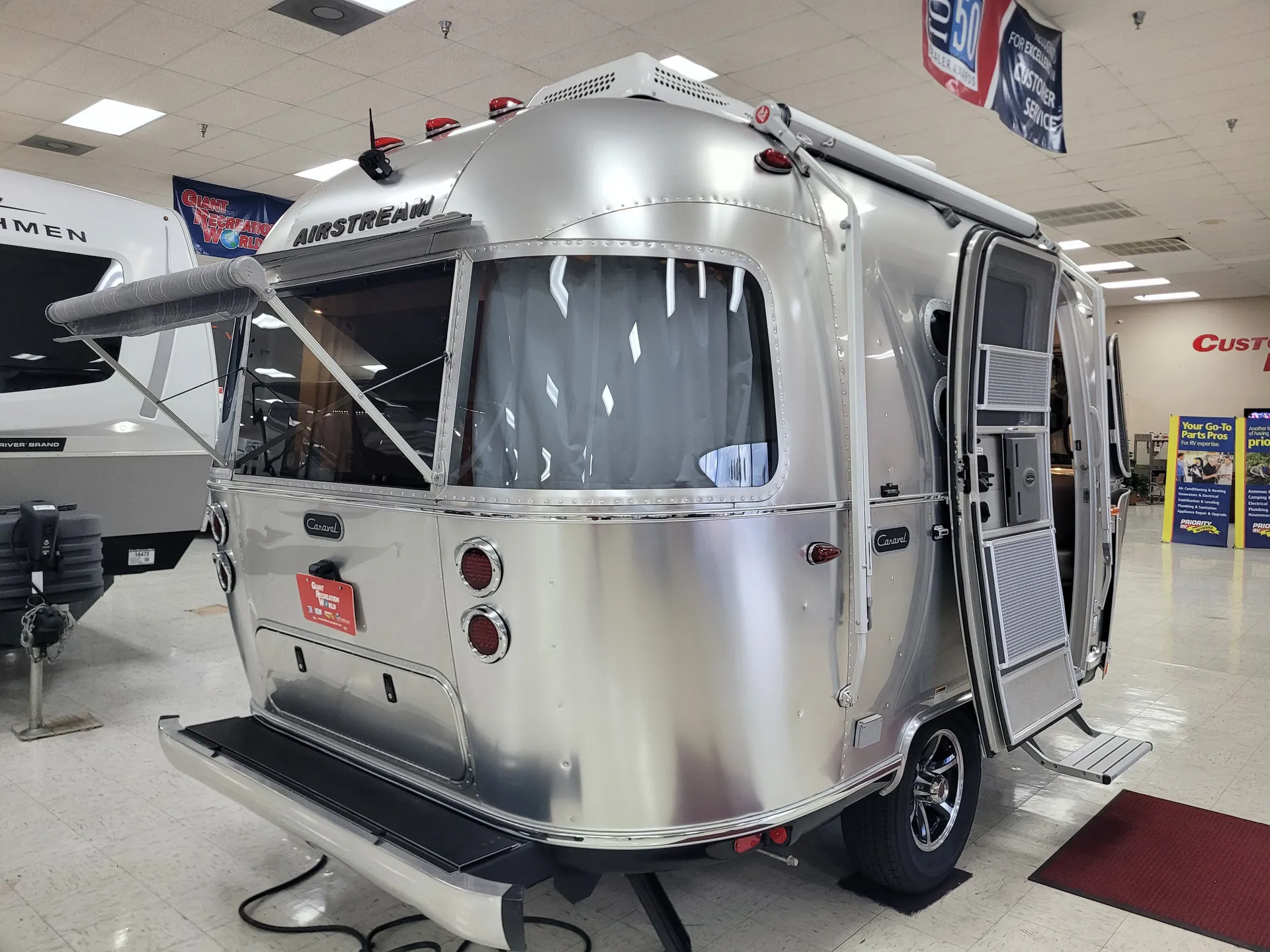 2024 Airstream Caravel 16RB - Photo 3