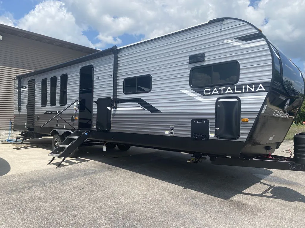 2025 Coachmen Catalina Legacy Edition 333FKTS - Photo 3