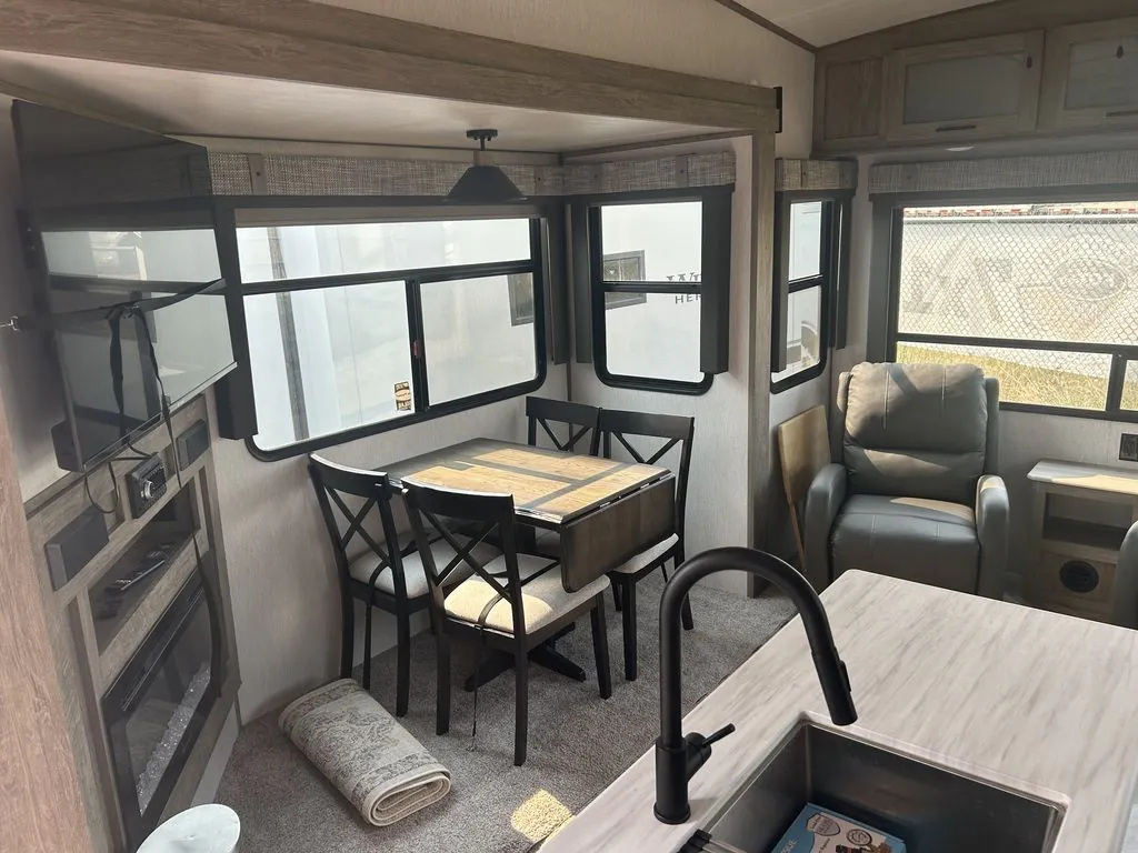 2022 Forest River Wildwood Heritage Glen 286RL — Photo 5