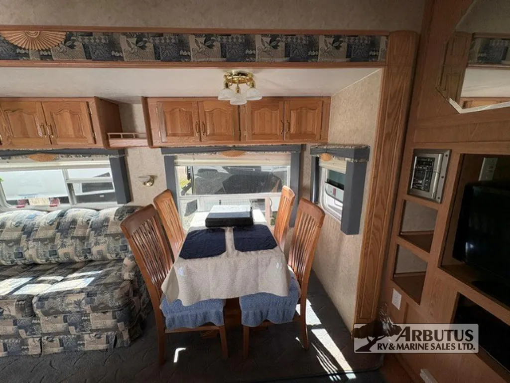 2005 Forest River Wildcat 27RL, Photos photo 22