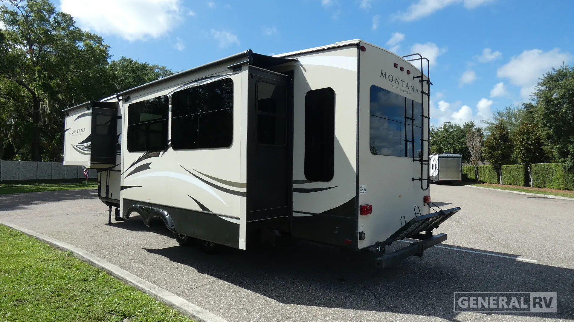 2017 Keystone Montana High Country 305RL - Photo 4