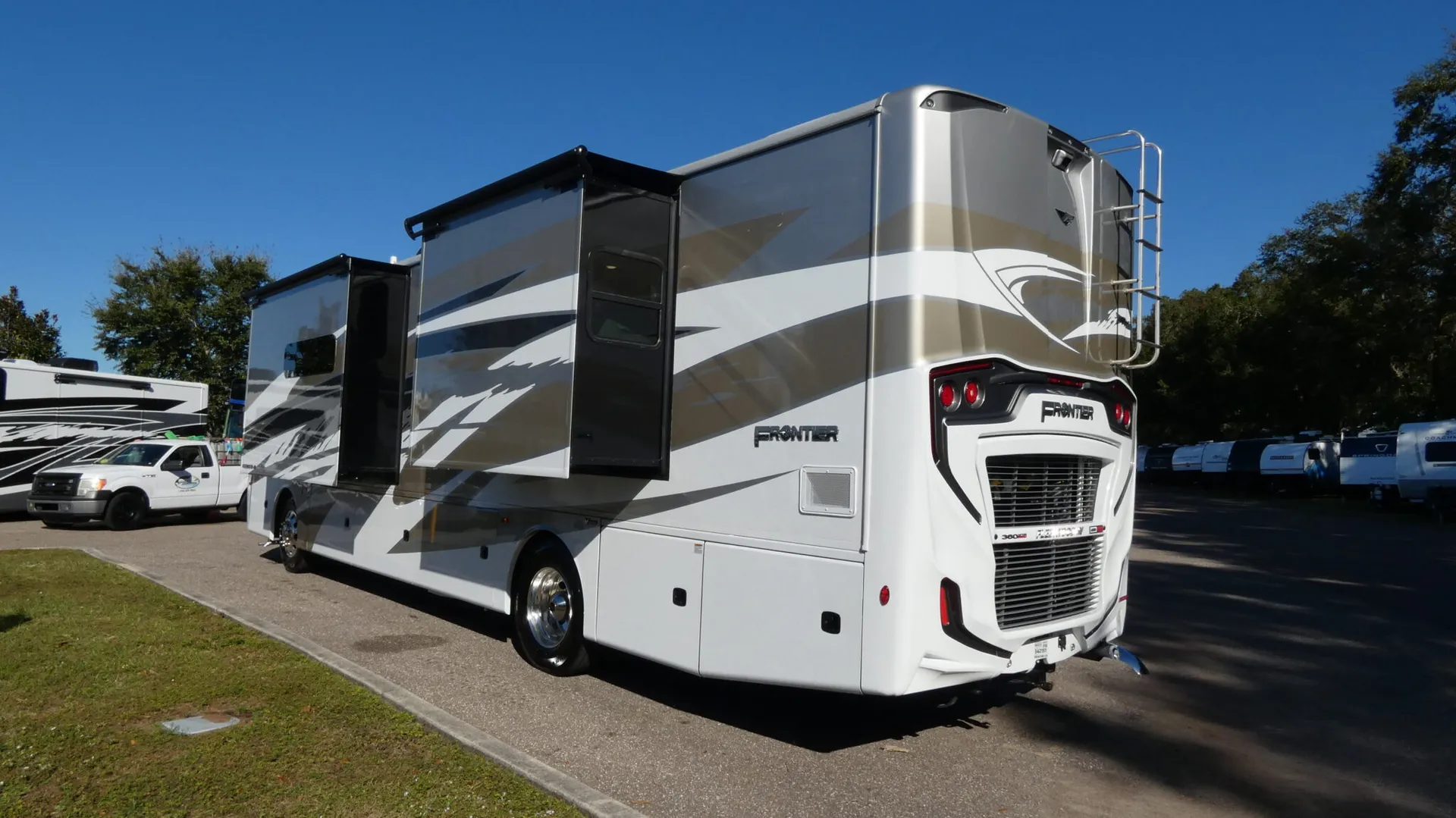 2026 Fleetwood Frontier 37S - Photo 4