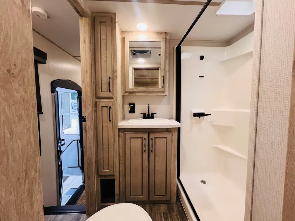2023 Keystone Avalanche 390DS, Photos photo 47