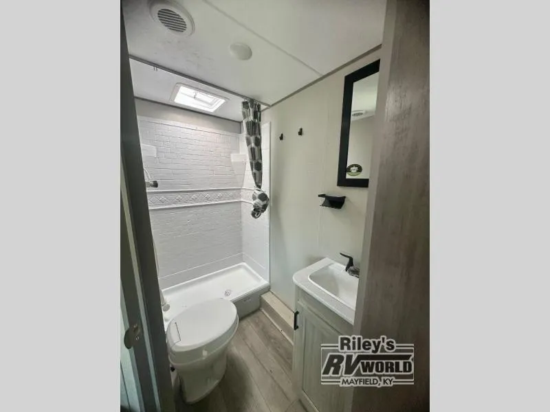 2026 Coachmen Catalina Summit Series 8 261BH - Photo 3