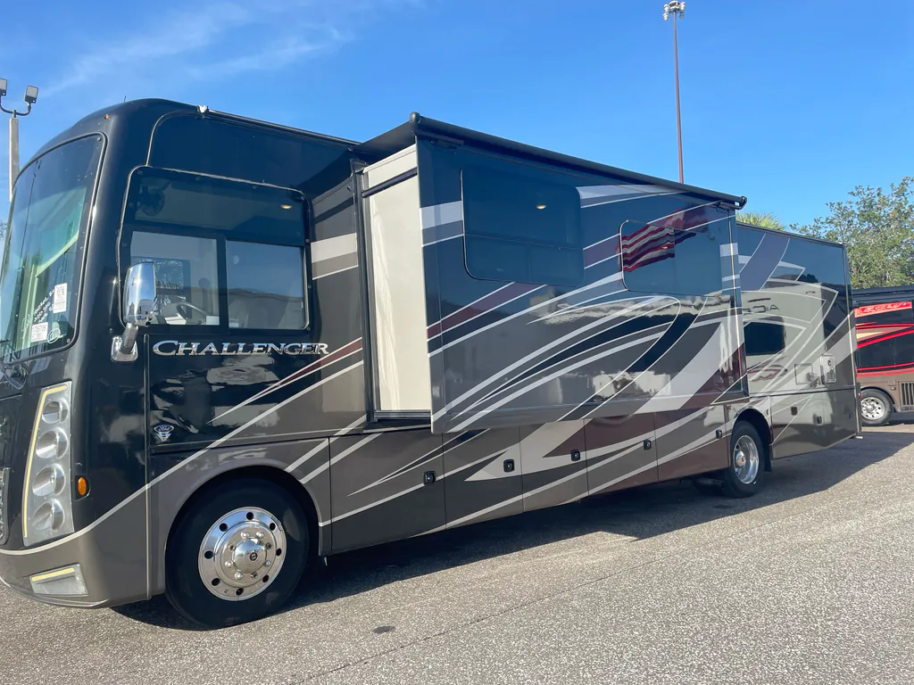2023 Thor Motor Coach Challenger 35MQ, Photos photo 6