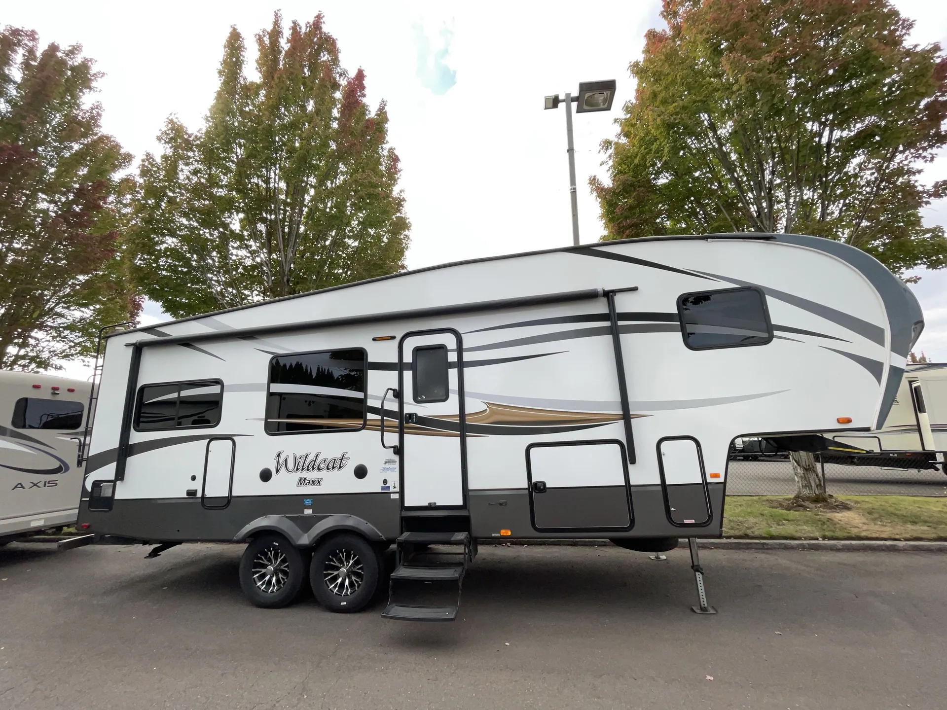 2015 Forest River Wildcat Maxx 282RKX — campside