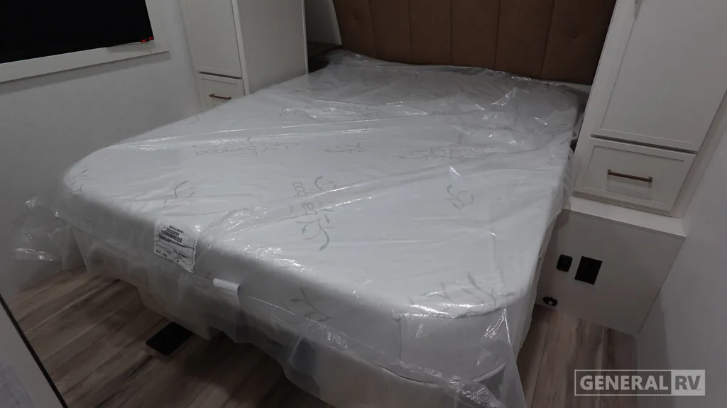 2027 Brinkley Model Z AIR 315, Photos photo 9