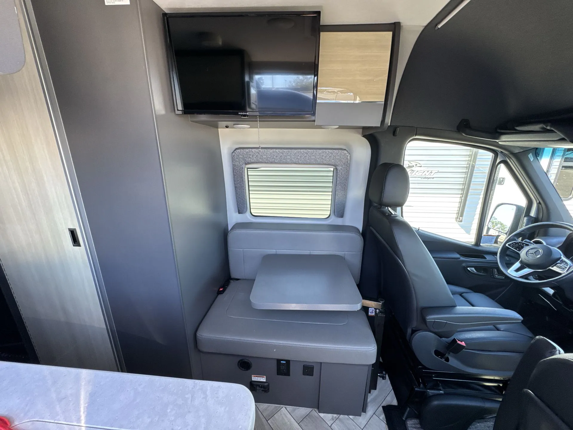 2024 Thor Motor Coach Sanctuary 19L - Photo 3