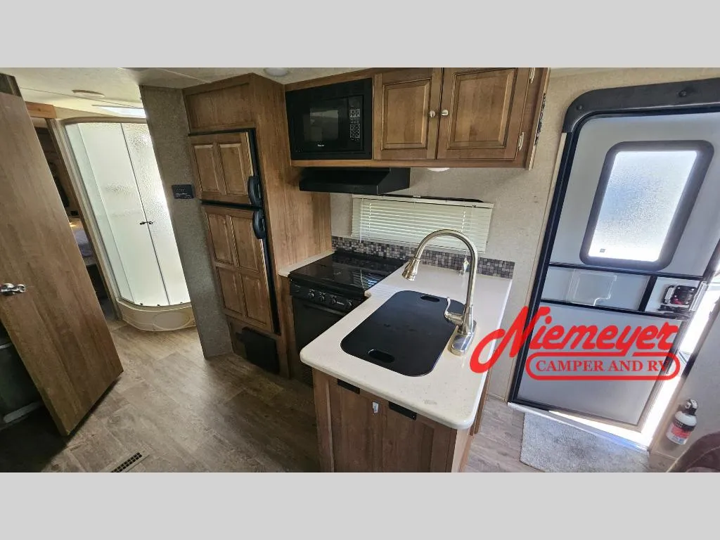 2018 Forest River RV Rockwood Ultra Lite 2604WS - Photo 4