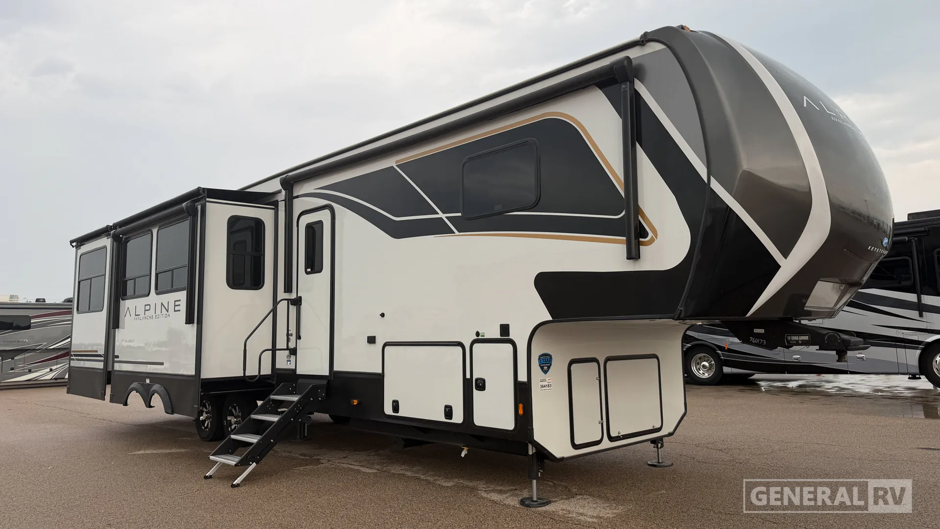 2025 Keystone Alpine Avalanche Edition 366LS - Photo 2