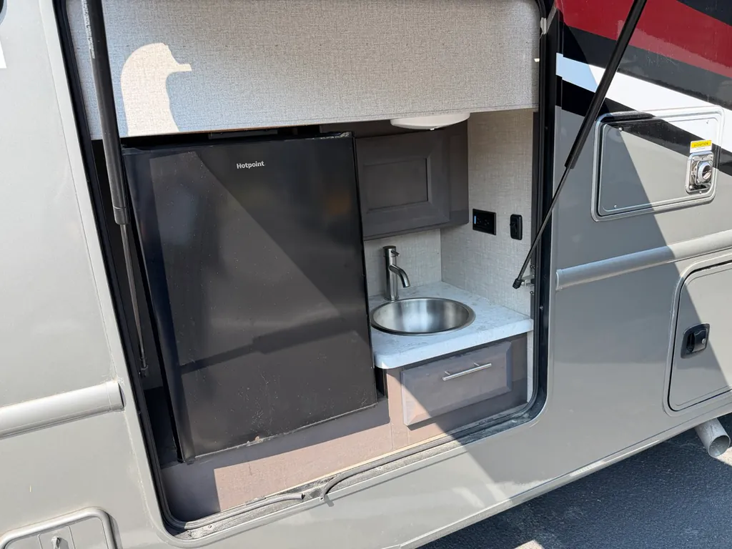 2023 Thor Motor Coach Magnitude RS36, Photos photo 3