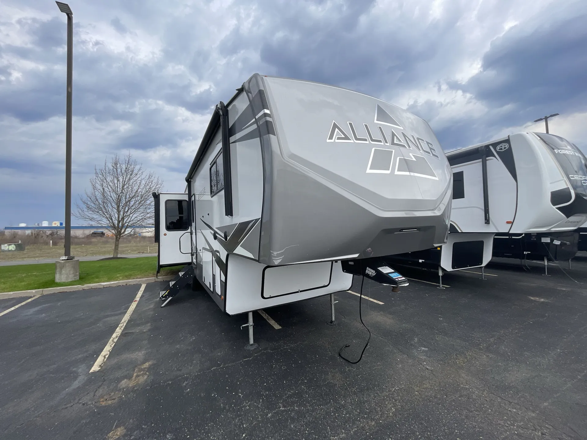 2022 Alliance RV Avenue 32RLS - Photo 2