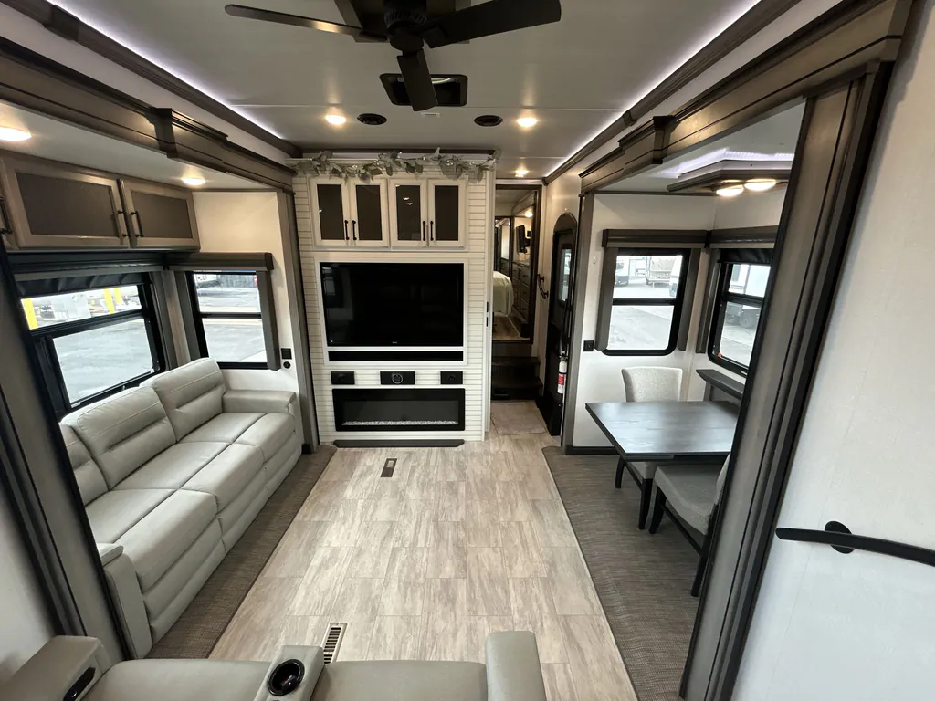 2023 Keystone Montana 3901RK, Photos photo 3