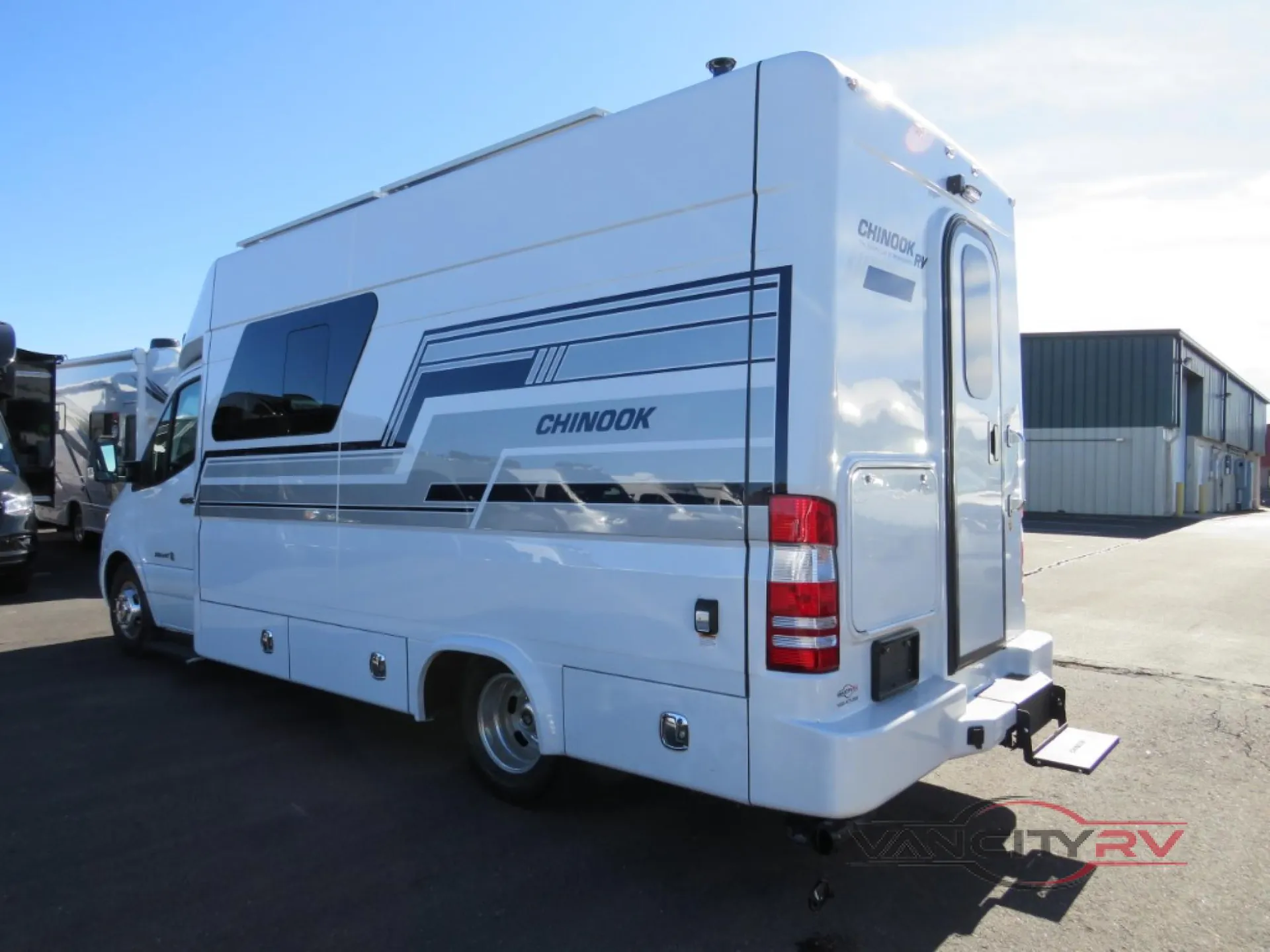 2024 Chinook RV Summit SS - Photo 4